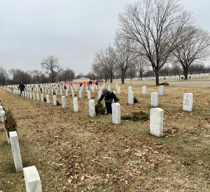 Lonsdale Pack 327 Scouts Volunteer at Fort Snelling Wreath Clean Up